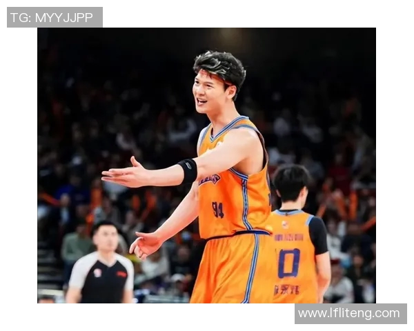 王哲林领衔中国男篮新篇章展现拼搏精神与团队合作的力量